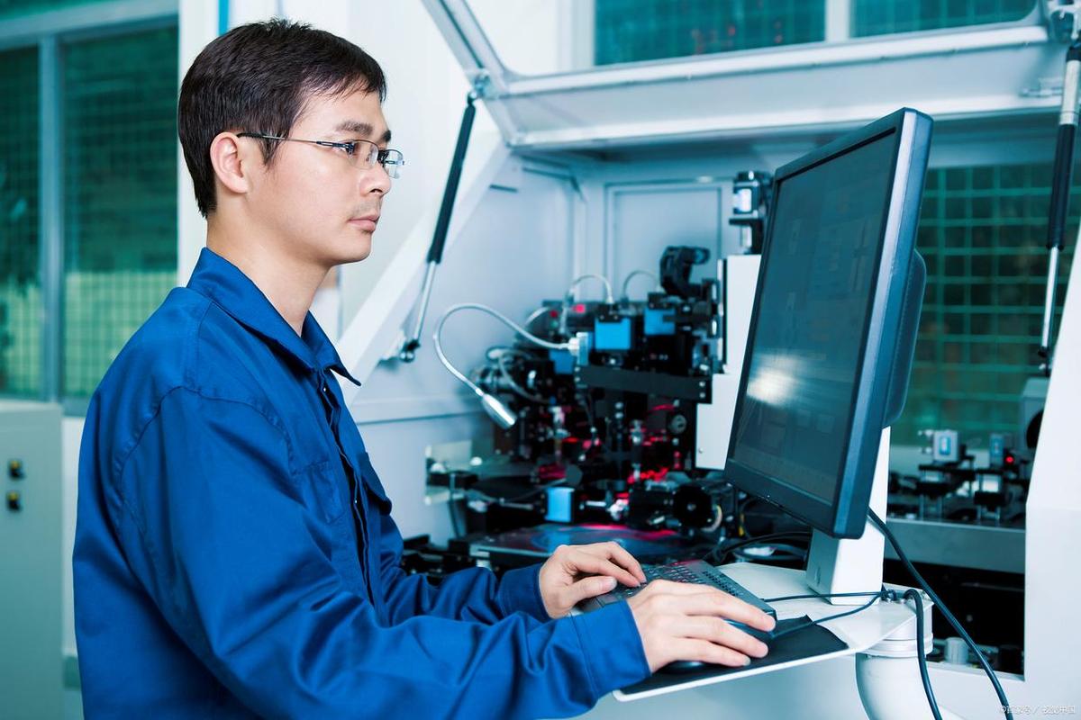 驻场软件开发it人员费用:驻场开发的it人员价格通常更高,因为除了